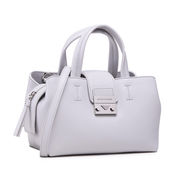 BORSA A TRACOLLA IN ECOPELLE MARTELLATA CON LOGO Donna Perla BORSA A TRACOLLA IN ECOPELLE MARTELLATA CON LOGO Donna Perla