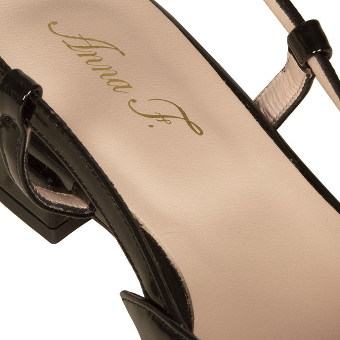 CHANEL IN VERNICE Donna Nero