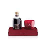 GIFT BOX FRAGRANZA ROSSO NOBILE 250 ML CON CANDELA GIFT BOX FRAGRANZA ROSSO NOBILE 250 ML CON CANDELA