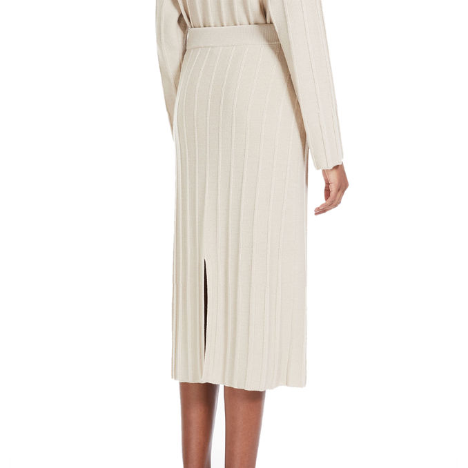 GONNA MELK Donna Albino